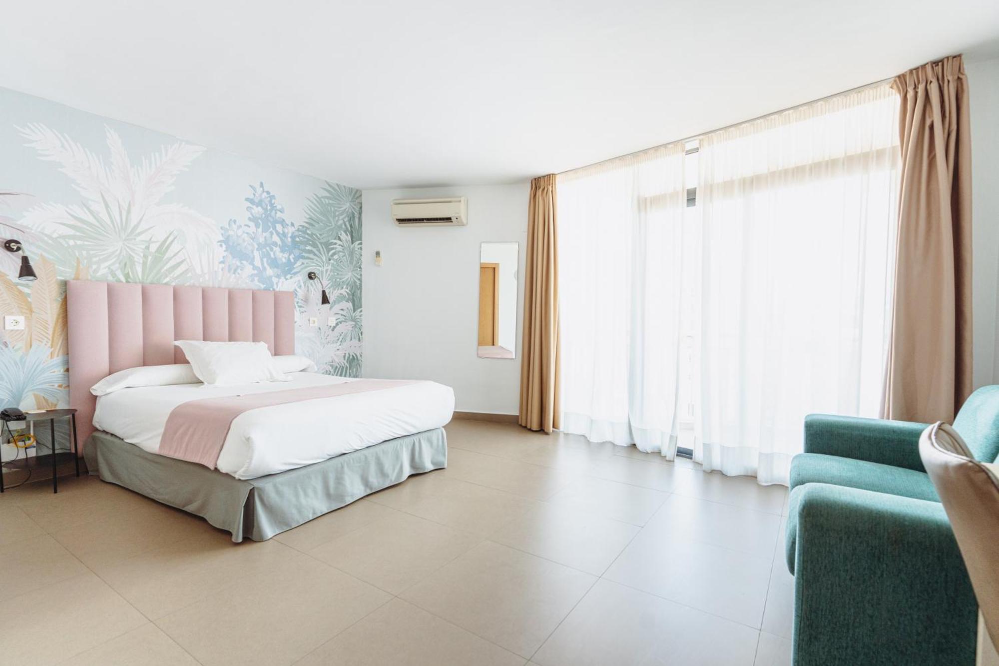 Deluxe Double or Twin Room Sea View,1769838394:JPEG