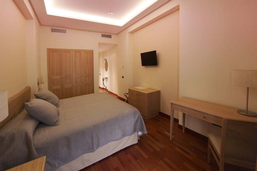 Two Connecting Double Rooms,1256820382:JPEG